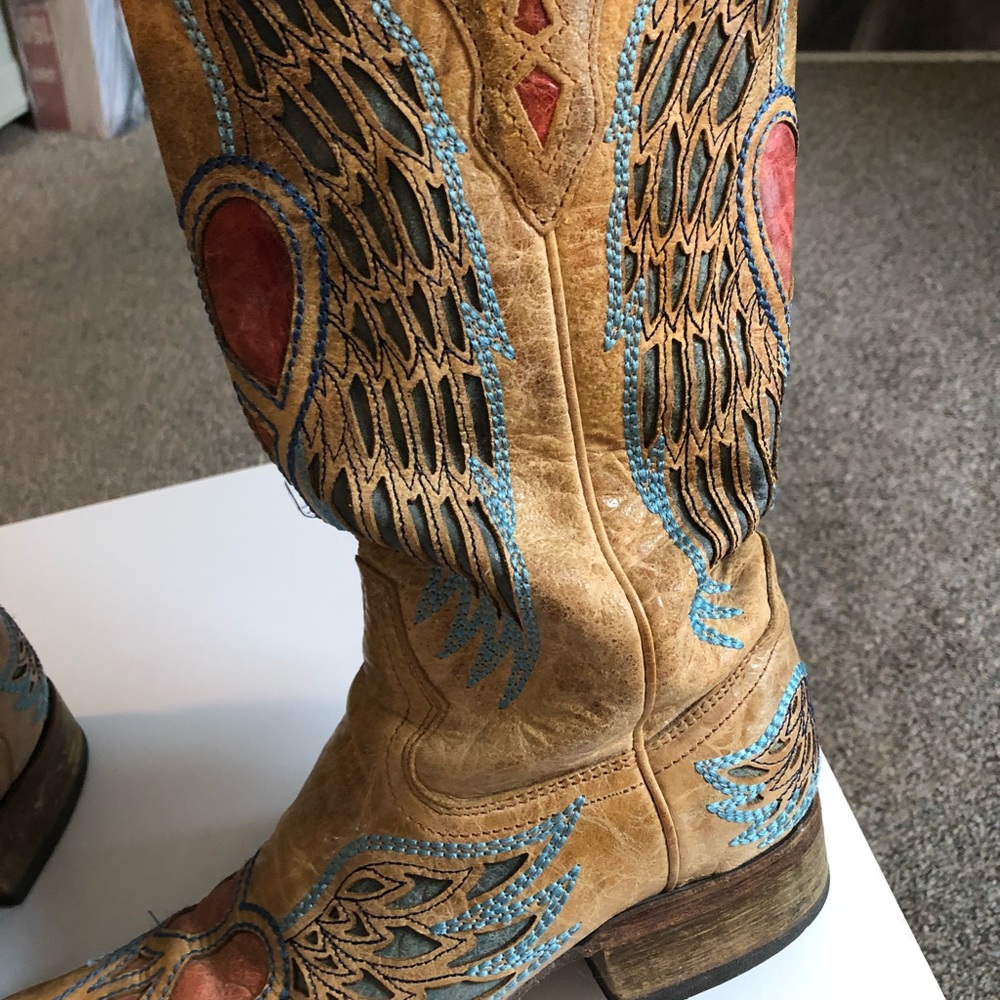 Boots - Picture 4 of 5